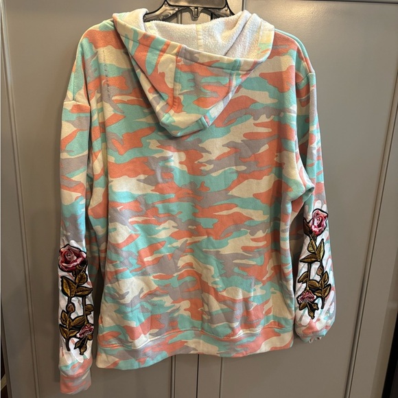 Krisp NYC men’s sz Lg Camo! Embroidered roses!Jogger Set! - Picture 10 of 12